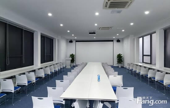 东岳财富广场写字楼图片9594