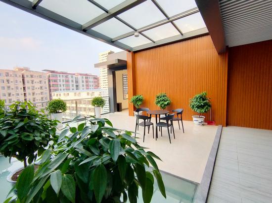 办公室里的另一幅风景